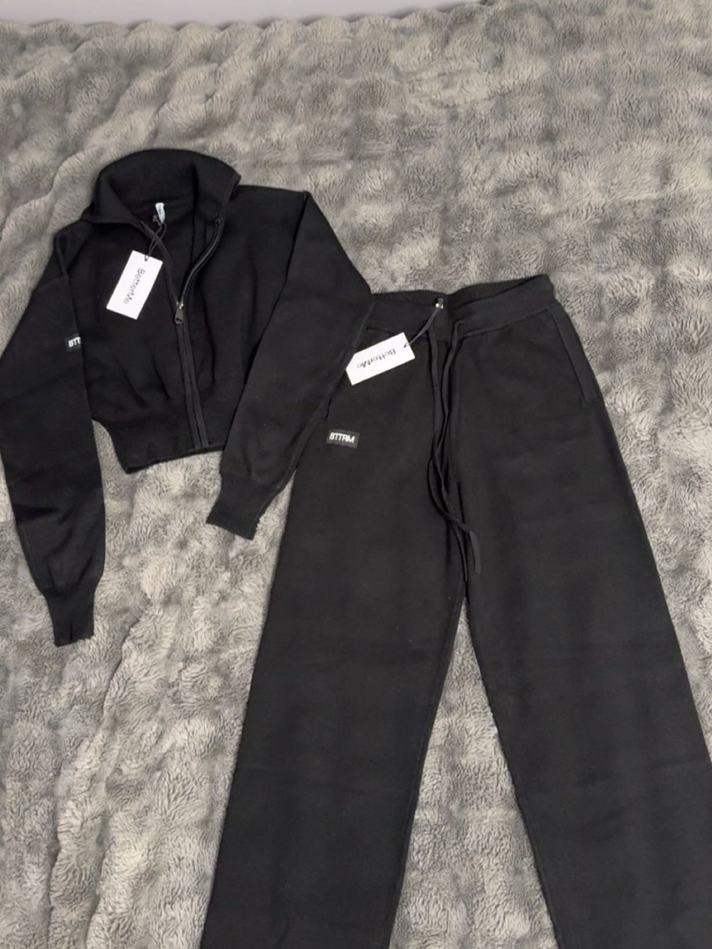Women's Black Set | Cozy Sweatpants & Cropped Zip-Up Jacket